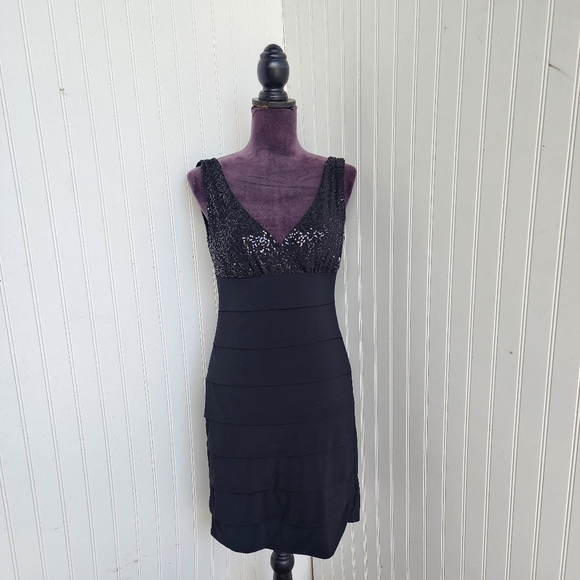 B Darlin Black Sequin Sheath Formal Dinner Party Evening Dress Stretch Sz 11/12 - Picture 1 of 13